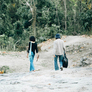 เฝ้ารอวันที่เจ้าร่วงหล่นบนธารดอกไม้อีกครั้ง