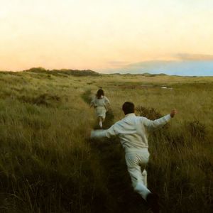 当欢声越过草坪