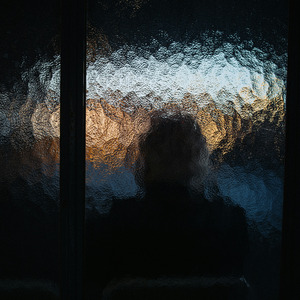 我在深夜独自凝望