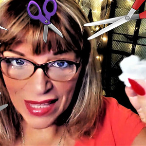 Maquillando a Manos de Tijeras
