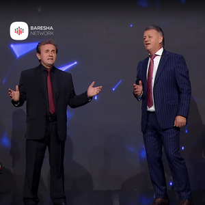 Shqiptaria janë çu n'kambë