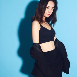 行走在茫茫月光的中间(Cover 谭维维)