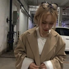 我把你紧紧拥入怀里 捧你在我手心