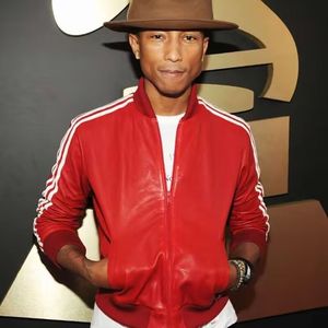 pherrll*kanye wast*问为什么