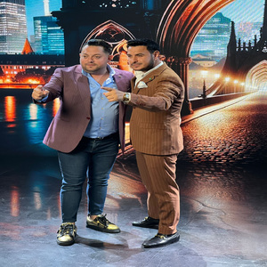 Oamenii te pupa si te injura