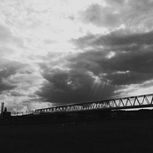 どうせいつかはこの指の隙間からこぼれ落ちる幸福