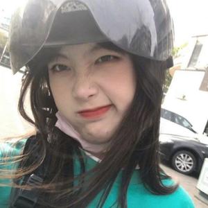 坐上我心爱的小摩托