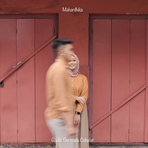 Gadis Bermata Cokelat