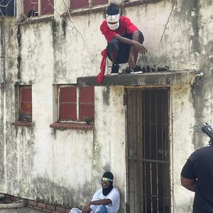 Mainini (feat. Madedido)