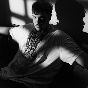 KETTŐ KÖLYÖK (feat. MEMO & NAOMI)