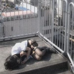 哦！吗的，我真的不想一个人在学校走路。（prod.only1august）