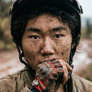 张雪机车：耽误一下下行吗？