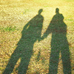 手をつないで飛べる