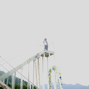 穿过黑夜拥抱你