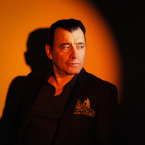 Tan lejos, tan cerca