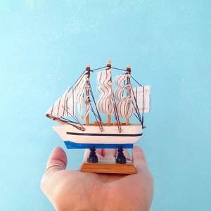 КАПИТАН, КАПИТАН, УЛЫБНИТЕСЬ (Песенка о капитане)