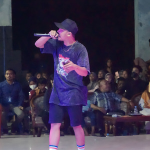 Pinjam 100 X Bercanda