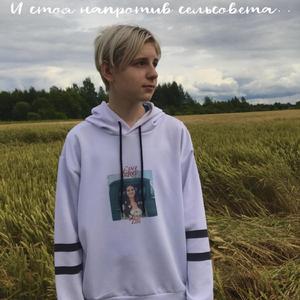 И стоя напротив сельсовета..