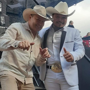 La Pasamos Parrandeando