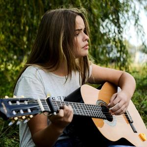 Honest Acoustic Folk Guitar Backing Track in E Major