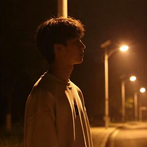她不一样