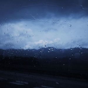 生日那天在下雨
