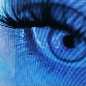 深蓝色瞳孔(prod by vitals)