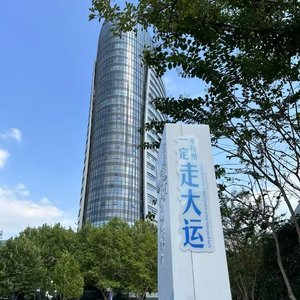 灯下数过的脚步