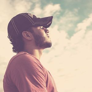 柔和的在家冥想时刻