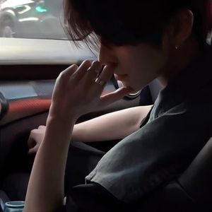忧郁的纸飞机