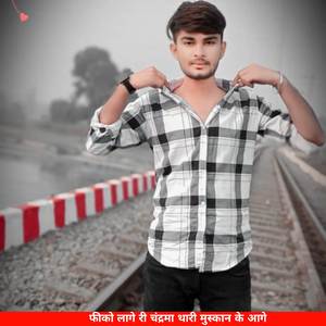 फीको लागे री चंद्रमा थारी मुस्कान के आगे