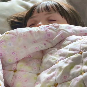 最甜的恋爱是有人陪你一起当小孩