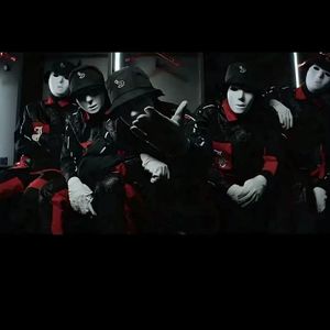 Toosie Slide (假面舞团)