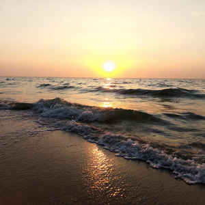 夕暮れの浜辺