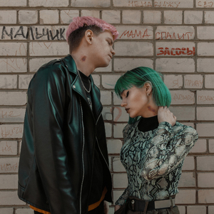 Мама спалит засосы