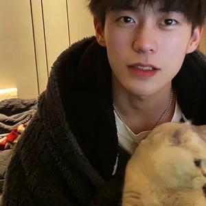 Hi，我叫余庆伟