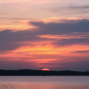 明月高悬映心江