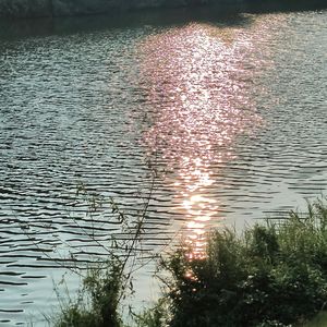 街角的等待与爱的相拥