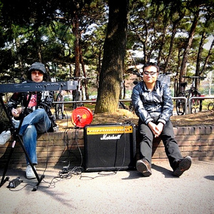 땀방울맺힌그녀의살결은외롭지않다