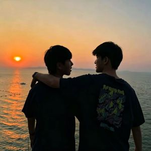 并肩而立