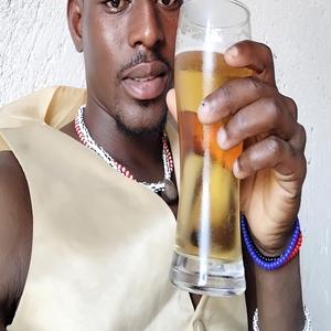 U NGA TSHEMBI MUNHU & DJ HLUKZA