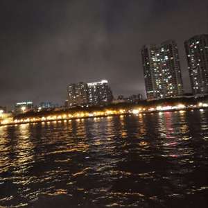 和你在摇晃的甲板上相拥