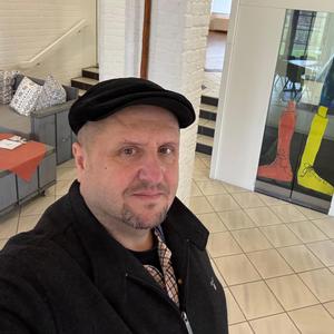 NE NAGINJI SE KROZ ŽELJEZNI PROZOR I NE OSVRĆI SE SINE