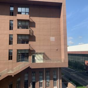 是否俩个人足够？