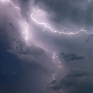 说唱伴奏「Free」“闪电” 电吉他 钢琴 情绪 下雨声采样 emo trap beat