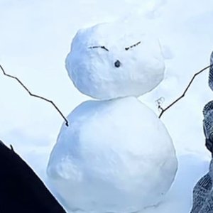 Our Dawn Is Hotter Than Day （我们的凌晨比白天炙热）.mp3