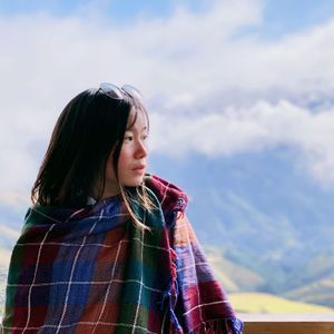 我要在你耳边轻轻唱