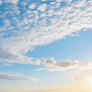 漫天云彩下的空灵之境