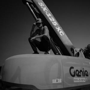 MONEY MOUNTAIN (feat. KennethWayne)