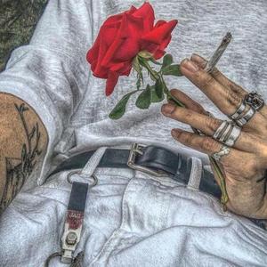 说实话，我不敢喜欢你。